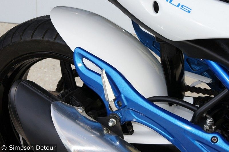 Suzuki SVF650 Gladius Huggers