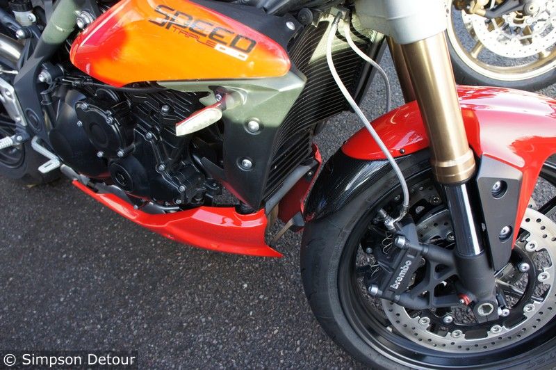 Triumph Speed Triple 1050 11> Fender Flicks